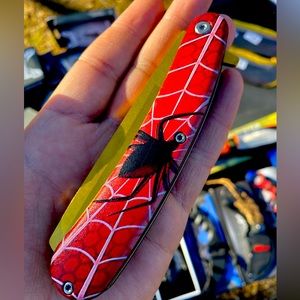 Knife razor spider man